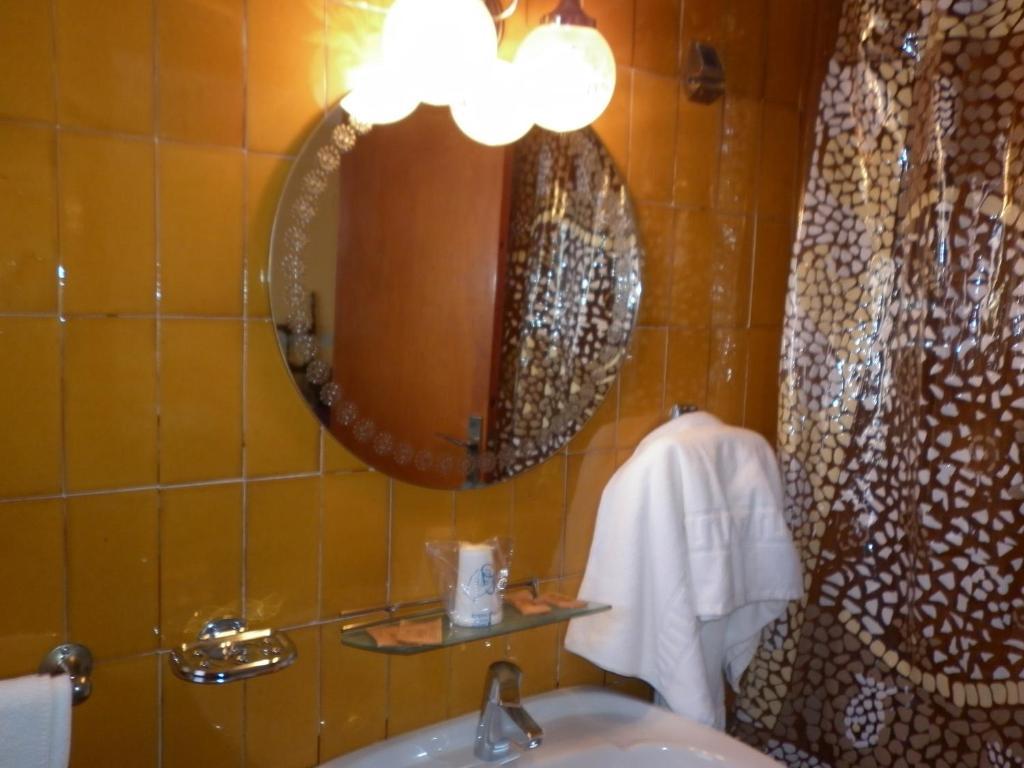 Fonda Cerdanya Otel Puigcerdà Oda fotoğraf