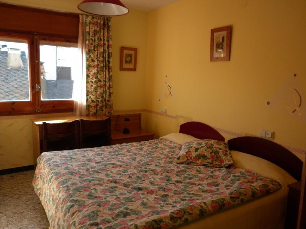 Fonda Cerdanya Otel Puigcerdà Oda fotoğraf
