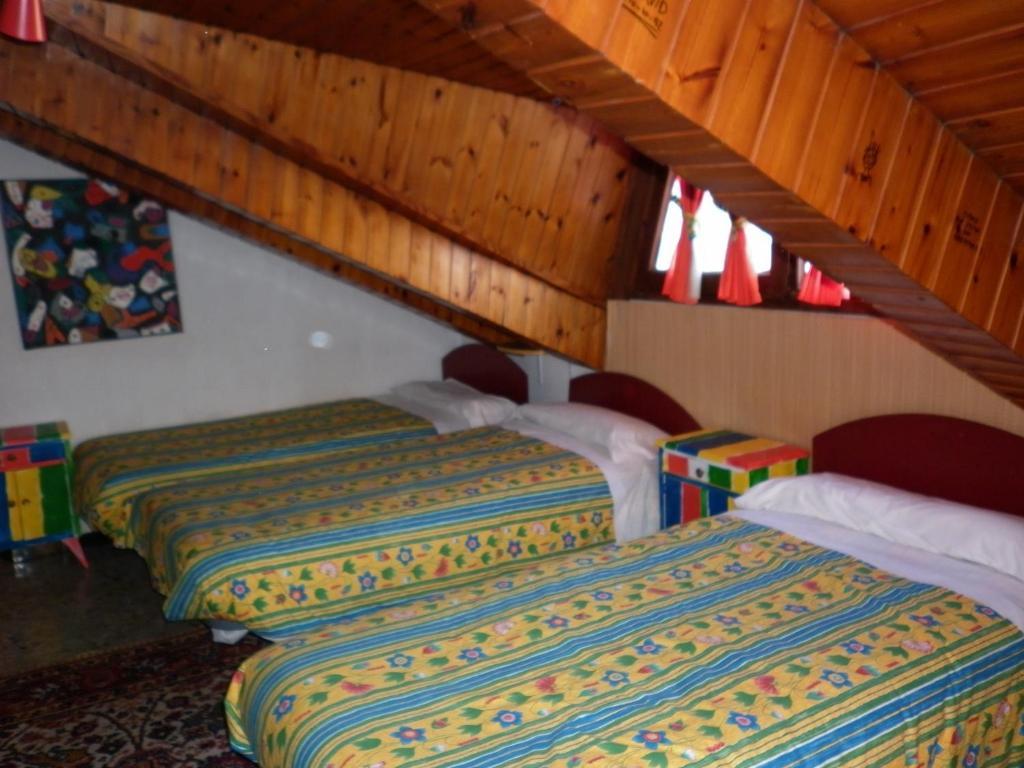Fonda Cerdanya Otel Puigcerdà Oda fotoğraf